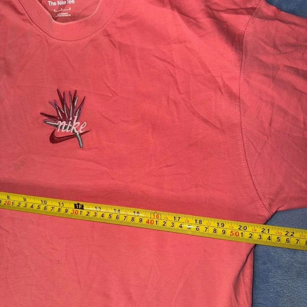 Nike red & orange t-shirt men size M